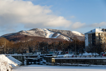 Вид на горнолыжный комплекс «Горный воздух». Сахалин. View of the ski complex "Gorny Vozduh". Sakhalin. (marka) - marka