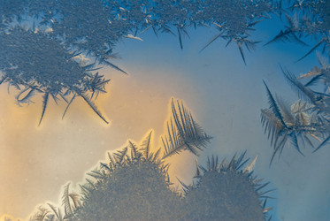Морозные узоры на окне. Frosty patterns on the window - marka