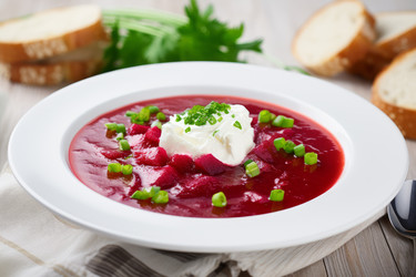вкусный борщ со сметаной и зеленым луком. генеративный контент - yliv