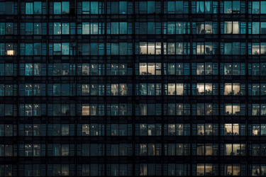 Ночь за окнами здания. Генерировать искусственный интеллект - yliv