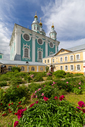 Собор Успения Пресвятой Богородицы - православный храм в Смоленске, кафедральный собор Смоленской митрополии Русской православной церкви. Он расположен в центральной части города на Соборном холме - gumbao
