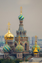 Разноцветные купола храма Воскресения Христова (Спас на Крови), снятые с колокольни Владимирского собора - donsun