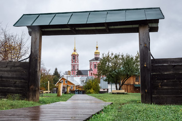 вид на церковь бориса и глеба на борисовской стороне в музее деревянного зодчества в суздале - KirillK