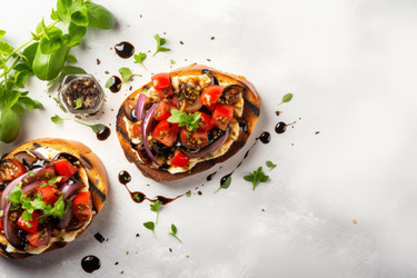 Вкусные брускетты с бальзамическим уксусом вид сверху. Топпинг кухни, снэк-еда. Создать ИИ - yliv