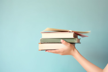 Рука, держащая стопку книг. Генерировать искусственный интеллект - yliv