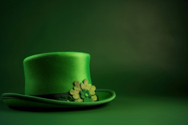 Green leprechaun hat on verdant background. Generate ai - yliv