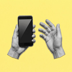 рука, держащая смартфон с пустым экраном и протягивающая руку - artshock