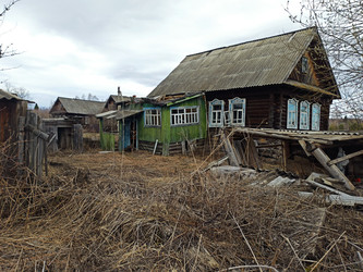 Разрушенный дом в деревне - Firuza