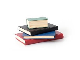 Стопка книг в разноцветных обложках, изолированная на белом фоне - Prokrida
