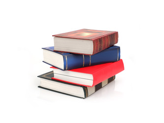 Стопка книг в разноцветных обложках, изолированная на белом фоне - Prokrida
