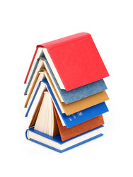 Стопка книг в разноцветных обложках, изолированная на белом фоне - Prokrida