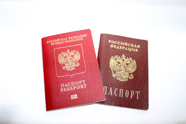 российский заграничный и внутренний паспорта на белом фоне - YuYu_art