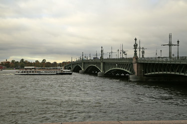 Город Санкт-Петербурга , река Нева, мост , туристический речной трамвайчик , экскурсия - Nadya11
