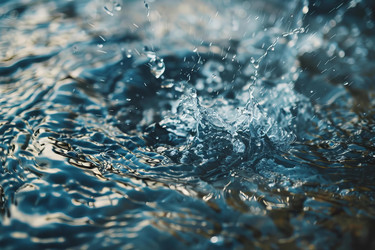 плеск воды, вызывающий рябь в луже воды - yliv