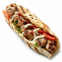 куриный шашлык-гриль в лаваше с овощами и йогуртовым соусом - yliv