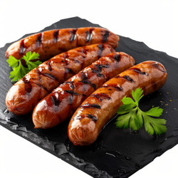 вкусные сосиски-гриль на черной грифельной тарелке - yliv