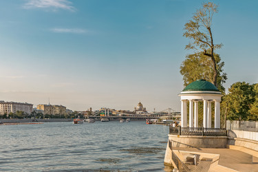 Набережная парка Горького на реке Москва - oleg_yurga