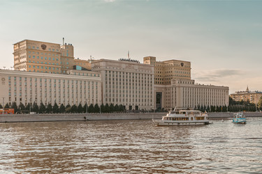 Набережная парка Горького на реке Москва - oleg_yurga