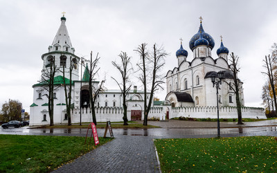 вид на музейный комплекс кремля и кафедральный собор рождества пресвятой богородицы - KirillK