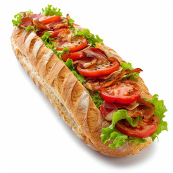 Вкусный бутерброд с багетом, начиненный хрустящим беконом, свежим листьями салата и сочными помидорами - yliv