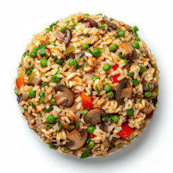 вкусный коричневый рис с обжаренными грибами, горошком, кешью и перцем в миске - yliv