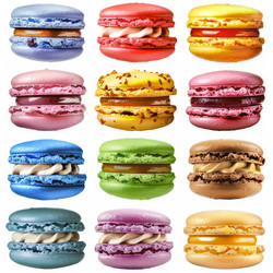 Вкусные красочные macarons различных вкусов и начинок, представленных на белом фоне, создавая привлекательные дисплей - yliv