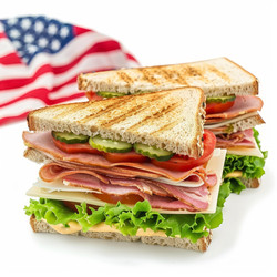 два поджаренных бутерброда с ветчиной, сыром, помидорами, огурцами, листьями салата и майонезом с американским флагом на белом фоне - yliv