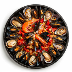 вкуснейшая паэлья из морепродуктов с мидиями и креветками на черной сковороде - yliv