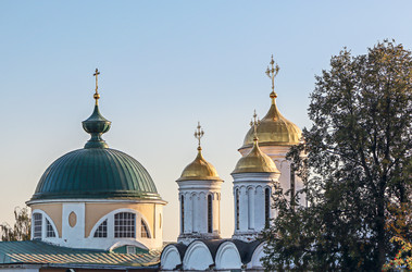 Купола Спасо-Преображенского собора и церкви Феодора, Давида и Константина Ярославских на территории Ярославского кремля, 2024 - Tatiana_Panova