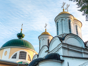 Купола Спасо-Преображенского собора и церкви Феодора, Давида и Константина Ярославских на территории Ярославского кремля, 2024 - Tatiana_Panova