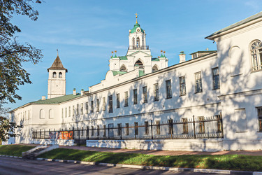 Стены Ярославского кремля, вид с набережной реки Которосль, Ярославль 2024 - Tatiana_Panova