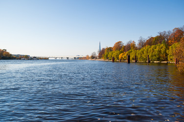 вид на городской парк осенью - gumbao