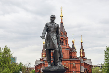 Памятник Царю-освободителю императору Александру II на фоне Церкви cвятого Александра Невского на Алом поле, Челябинск 2024 - Tatiana_Panova