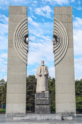 Памятник И. В. Курчатову на площади Науки, Челябинск 2024 - Tatiana_Panova