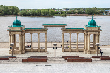 Уфимская колоннада на набережной реки Белой в Уфе, Республика Башкортостан, Россия, 2025 - Tatiana_Panova