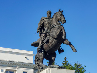 Памятник генерал-майору Минигали Шаймуратову, Герою России, на Советской площади в центре города Уфы, Республика Башкортостан, Россия, 2025 - Tatiana_Panova