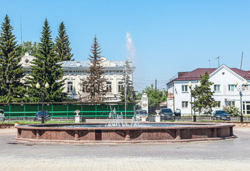 Фонтан возле Администрации Ялуторовского района, Ялуторовск, Тюменская область, Россия, 2024 - Tatiana_Panova