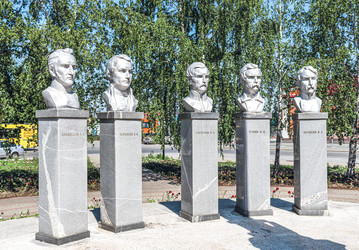 Памятник Декабристам у Железнодорожного вокзала, Ялуторовск, Тюменская область, Россия, 2024 - Tatiana_Panova