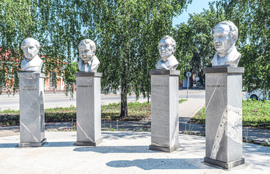 Памятник Декабристам у Железнодорожного вокзала, Ялуторовск, Тюменская область, Россия, 2024 - Tatiana_Panova
