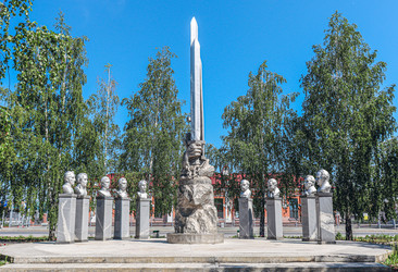 Памятник Декабристам у Железнодорожного вокзала, Ялуторовск, Тюменская область, Россия, 2024 - Tatiana_Panova