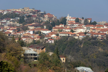 панорама грузинского города сигнахи, известного как "город любви ". - gumbao