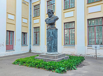 Памятник Александру Ивановичу Герцену (Искандеру), Киров, Кировская область, Россия, 2021 - Tatiana_Panova