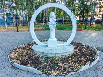 Жанровая скульптура Ангел в Музыкальном сквере, Киров, Кировская область, Россия, 2024 - Tatiana_Panova