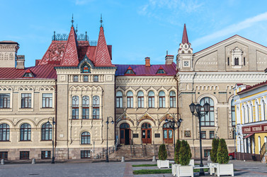 Старинные дома на Красной площади и музей-заповедник Рыбинска, Ярославская область, Россия, 2024 - Tatiana_Panova