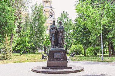 Памятник Петр и Феврония Муромские возле Свято-Троицкого собора, Энгельс, Саратовская область, Россия, 2026 - Tatiana_Panova