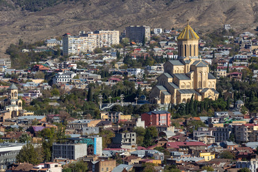 кафедральный собор православной церкви цминда самеба (святой троицы), тбилиси, грузия - gumbao