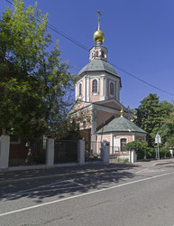 Храм Спаса Преображения на Болвановке. Москва,2-й Новокузнецкий переулок, 10 стр.1. Солнечный день в конце августа - Wombat