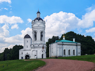 георгиевская колокольня в музее-заповеднике "коломенское". москва, россия. 15 июня 2026 года - ElenGlush
