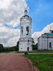 георгиевская колокольня в музее-заповеднике "коломенское". москва, россия. 15 июня 2026 года - ElenGlush