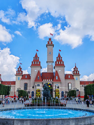 главный вход в тематический парк "остров мечты". москва, россия. 15 июня 2026 года - ElenGlush